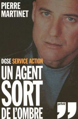 Un agent sort de l'ombre