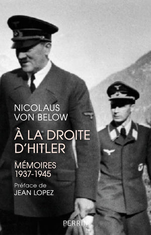 A la droite d'Hitler