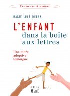 L' enfant dans la boîte aux lettres