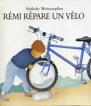 Remi répare un vélo